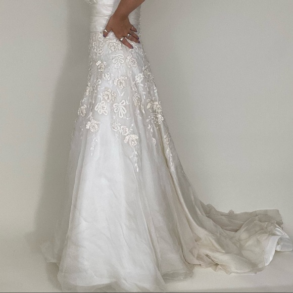 Watters Brides strapless wedding dress with train - Picture 14 of 16